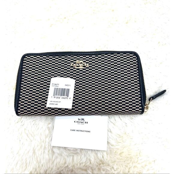 🔥🎁NWT! Coach Accordion Zip Arround Wallet Legacy Jacquard F13677 Msrp:$225.00 - Picture 1 of 5